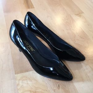 Cathy Jean black patent leather pointy toe…
